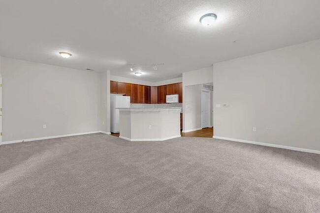 Building Photo - 773 Hidden Springs Dr