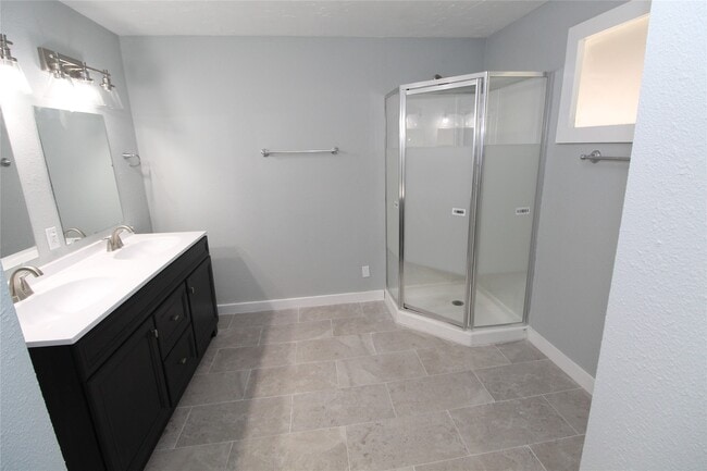 Building Photo - 15510 Cypress Garden Dr