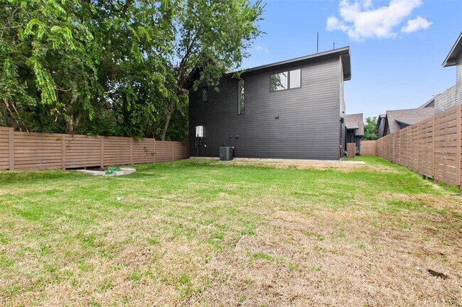 Building Photo - 4429 Gillis St