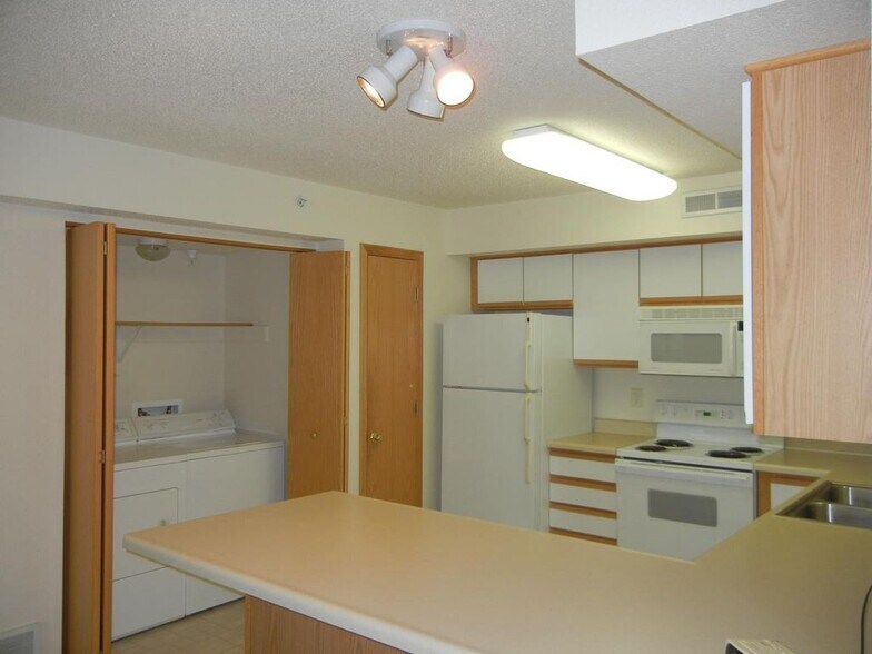 Building Photo - 2861 Coral Ct