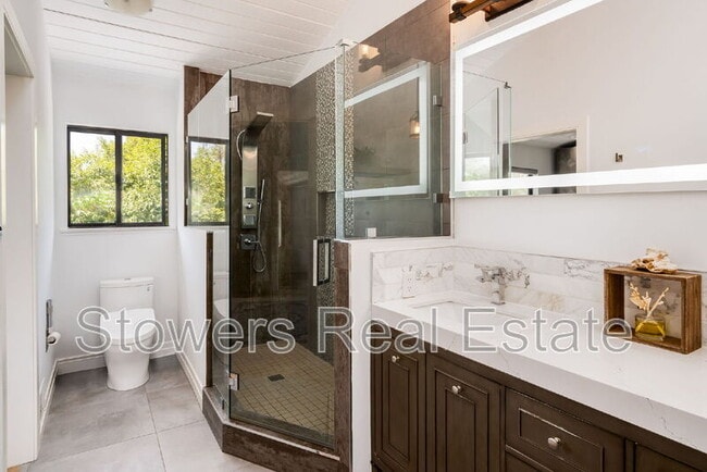 Building Photo - 357 La Casa Via