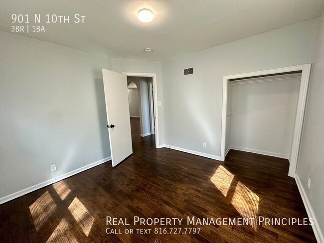 Building Photo - Completely Renovated 3 Bedroom 1 Bath on a...