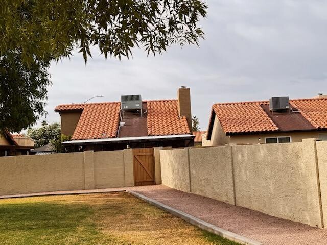 Building Photo - 1043 S Rose