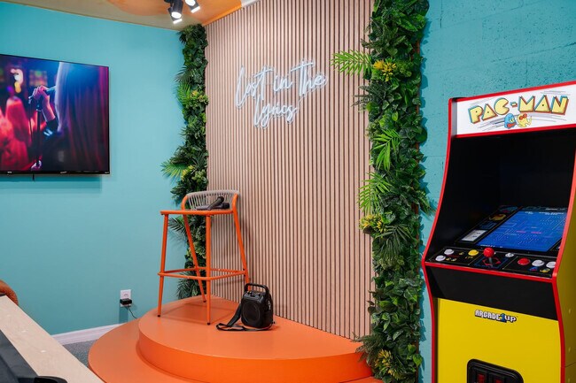 Building Photo - 1136 9th Square