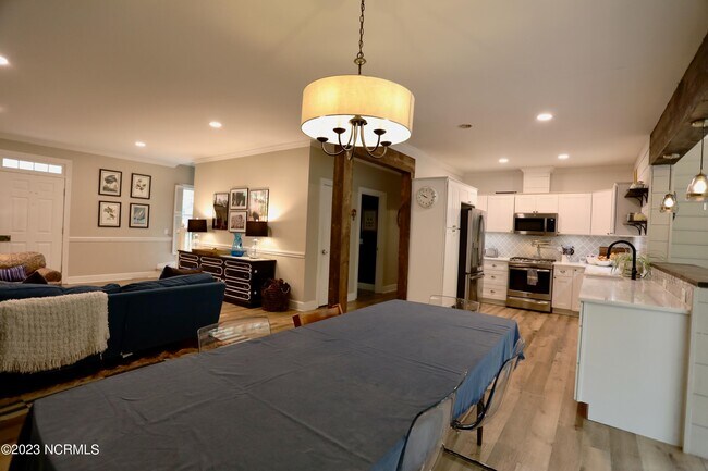 Building Photo - 25 Villagewood Cir