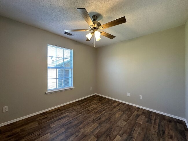 Building Photo - 1707 Plumbark Dr