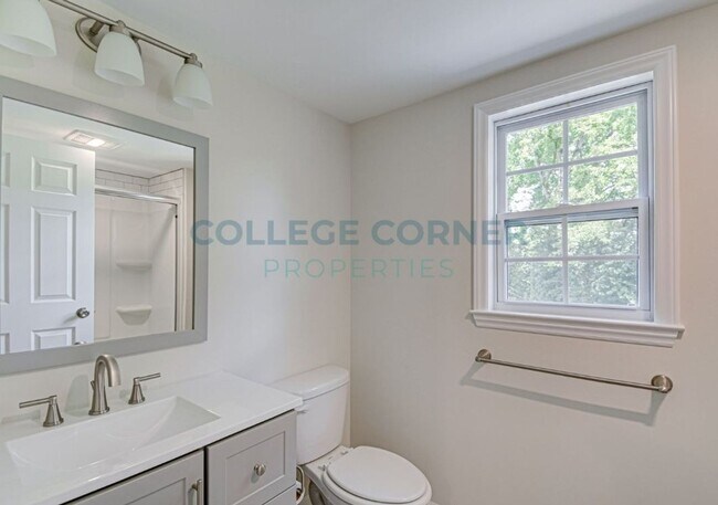 Building Photo - 1231 Brookwood Dr