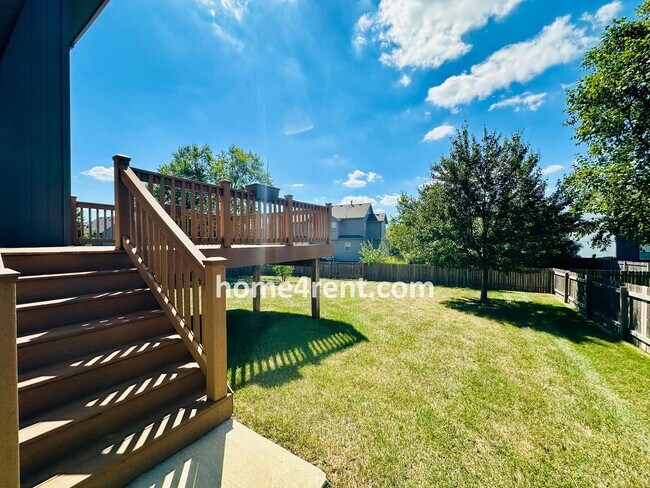 Building Photo - Gorgeous Olathe, 5 BR Home w/ Wood floors,...