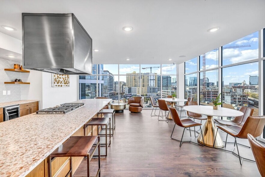 Building Photo - 641 Division St