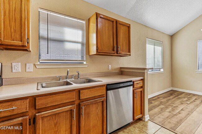 Building Photo - 7229 Golden Hawk Dr
