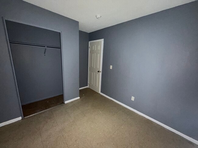 Building Photo - 1003 Shasta-