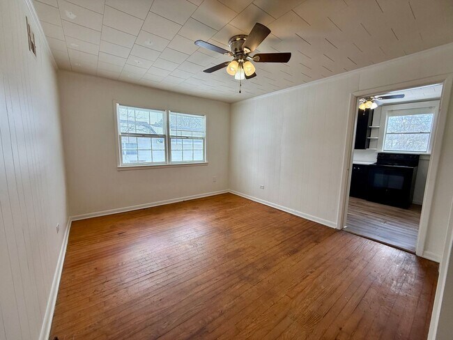 Building Photo - 819 W Emerson St