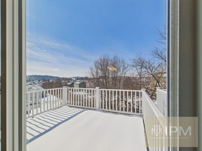 Building Photo - ½ OFF Your First Month’s Rent - Beautiful Townhome in Waynesboro!