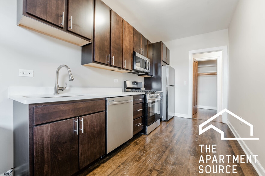 Building Photo - 1606 W Berwyn Ave