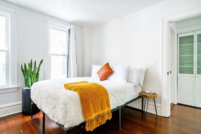 Building Photo - 33 Lundy St