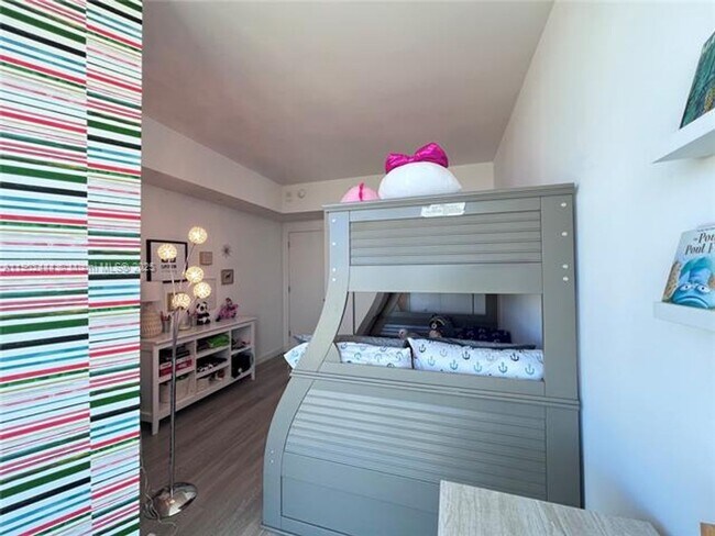 Building Photo - 501 NE 31st St