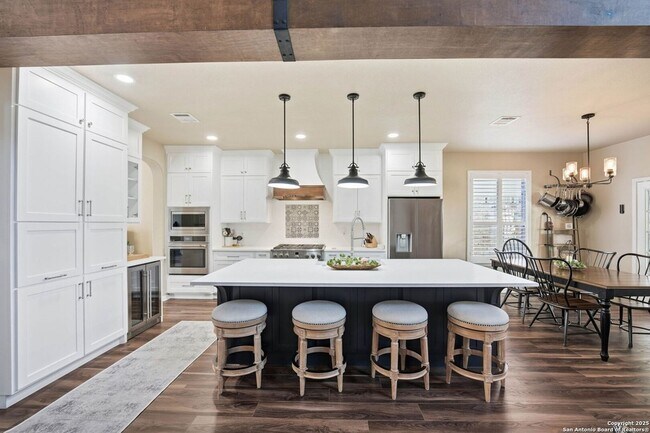 Building Photo - 711 Midway Crest