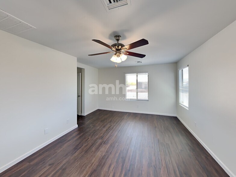 Building Photo - 784 N Highlands Grove Ln