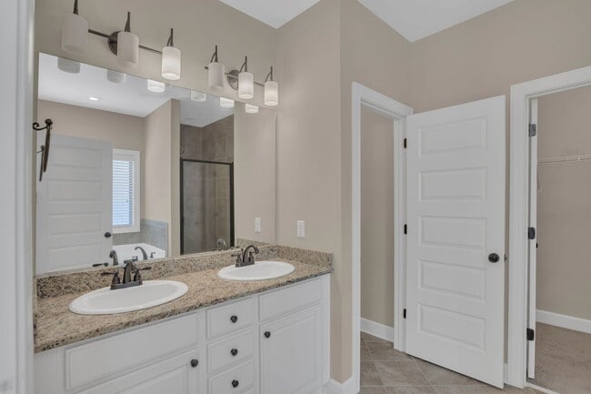 Building Photo - Rosemary Gate Townhome For Rent