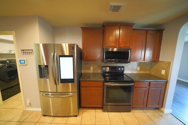 Building Photo - Great 4 Bedroom, 2.5 Bathroom Home Now Ava...