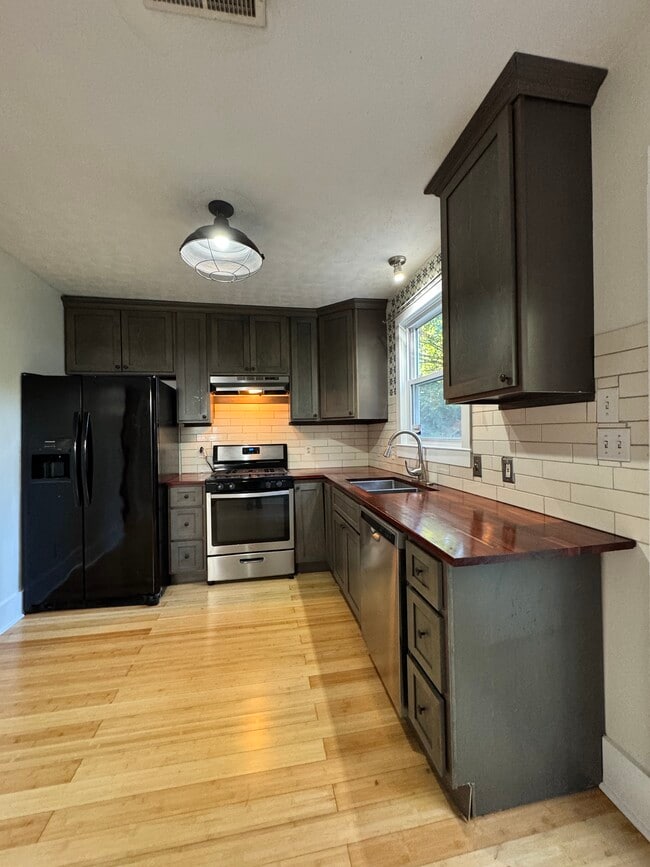 Building Photo - 617 Hiawassee Ave