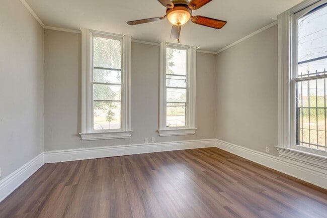 Building Photo - Charming 4-Bed Home Minutes from Downtown ...