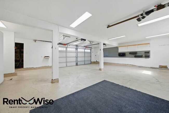 Building Photo - 1125 Fernwood Dr