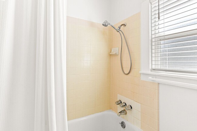 Building Photo - Comfort and Convenience: Cottage Living in...