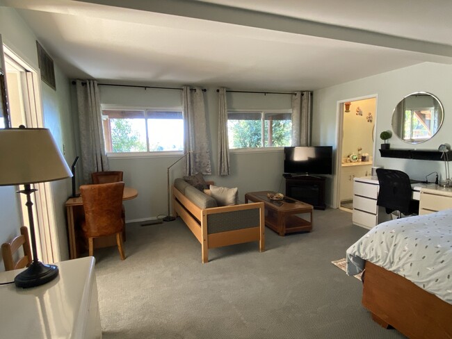 Building Photo - 819 Villa Vista St