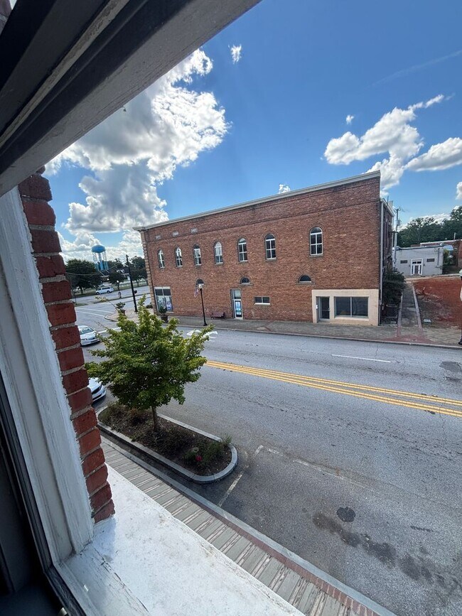 Building Photo - 106 N Broad St