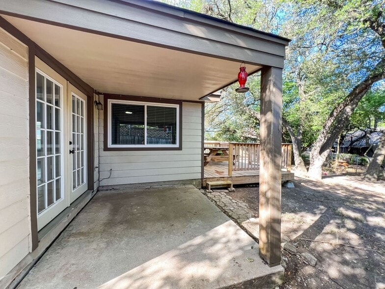 Building Photo - 12004 Thompkins Dr
