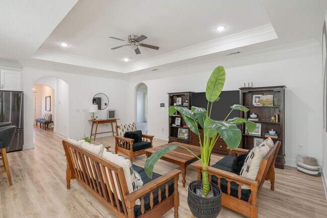 Building Photo - 667 Red Fern Rd