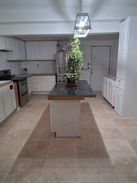 Building Photo - 2137 E 2nd St