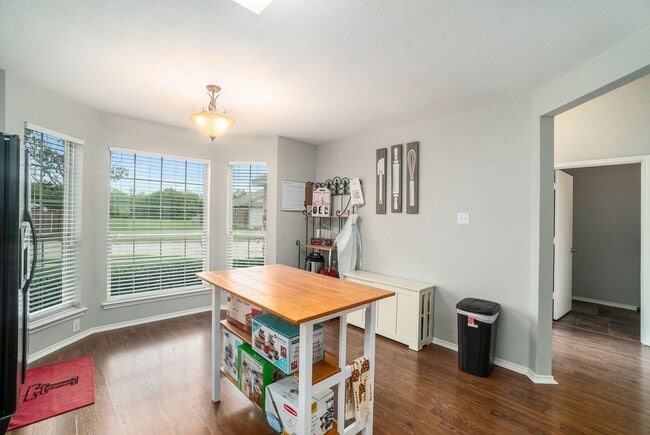 Building Photo - Beautifully Crafted 3-2-2 in Fort Worth!