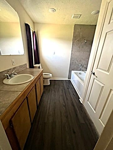 Building Photo - 605 1/2 Alamo St