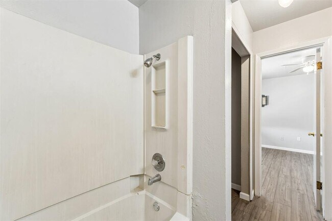 Building Photo - 1401 E St