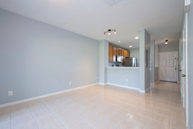 Building Photo - 2 Bedroom /2.5 bathrooms Town House. Just few minutes from Medical City.