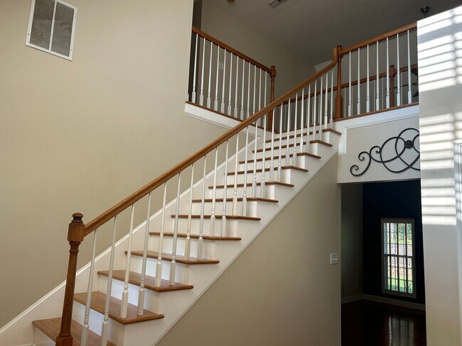 Building Photo - 2807 Oakleigh Twp Dr