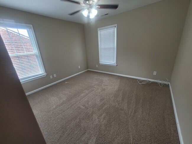Building Photo - 5333 Kindlewood Dr