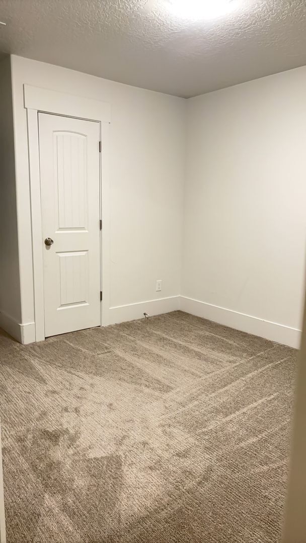 Building Photo - 2 bedroom 2.5 bath townhome
