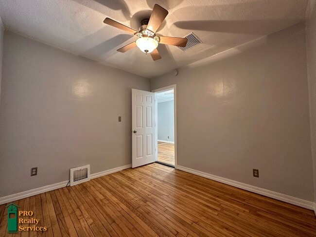 Building Photo - Charming 2 Bedroom Home in St. Paul