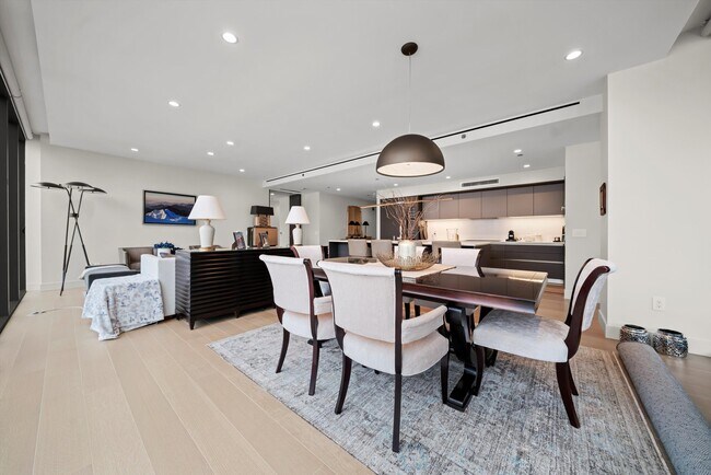 Building Photo - 366 W Superior St