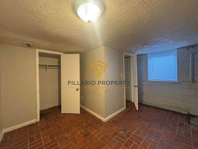 Building Photo - Renovated 3 Bedroom 2 Bathroom in Brookside Park available now!