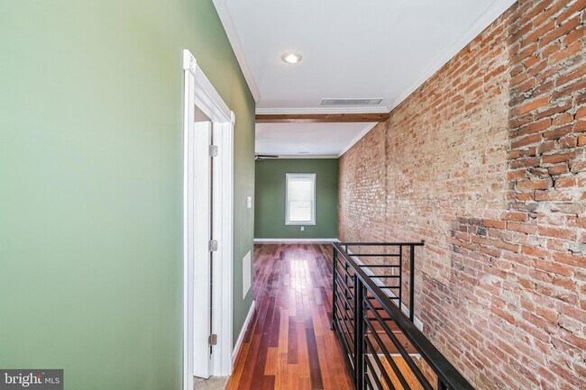 Building Photo - 126 Ripka St