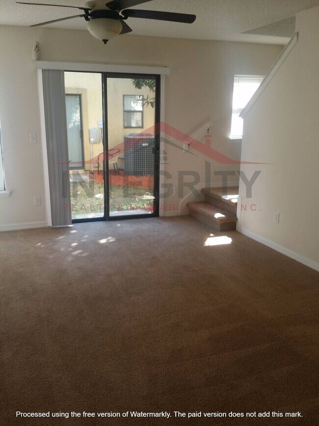 Building Photo - 3bed/2.5bath townhome in Jacksonville FL