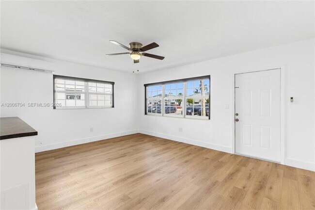 Building Photo - 1450 NE 171 St