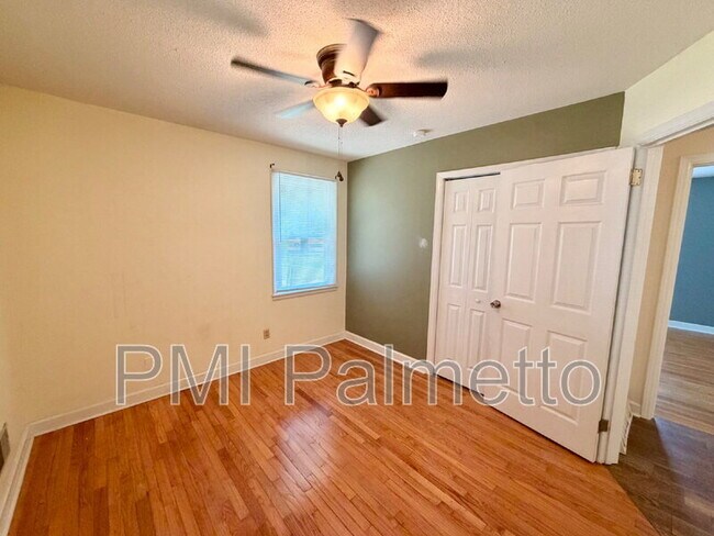 Building Photo - 1727 Sandra Dr