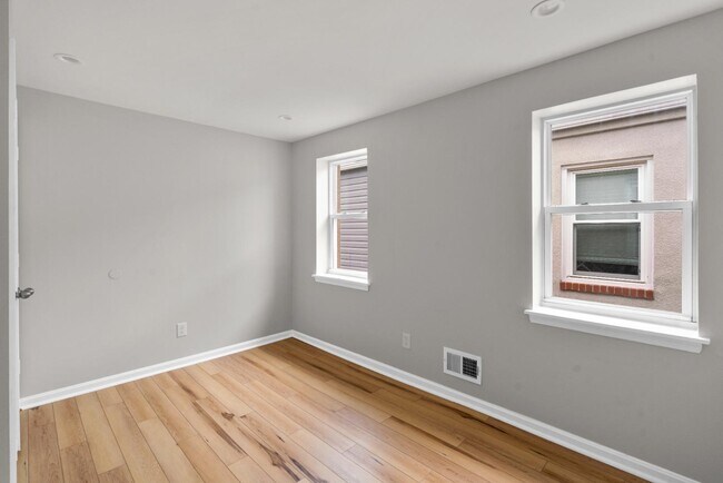 Building Photo - 2110 E Fayette St