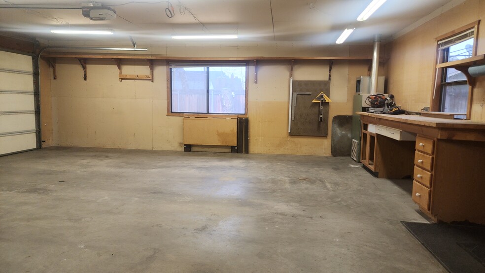 Building Photo - 1617 S Leadville Ave