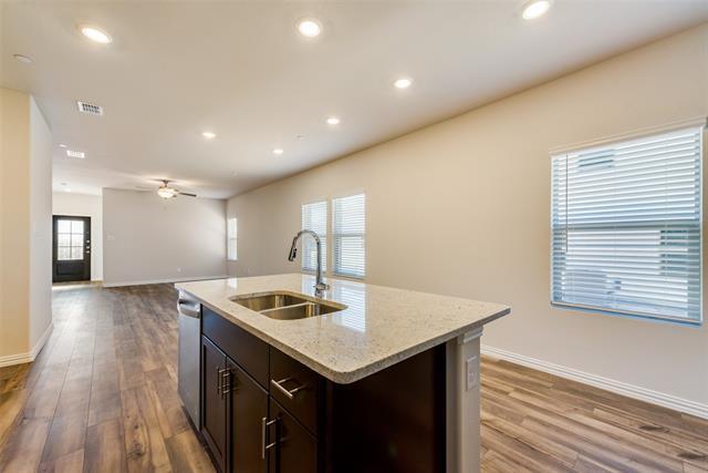 Building Photo - 102 Monarch Wy